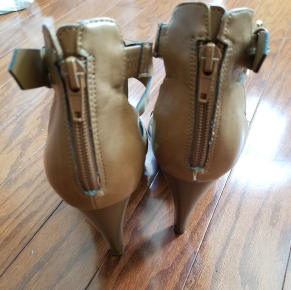 Tan Guess Pumps - Picture 3 of 4